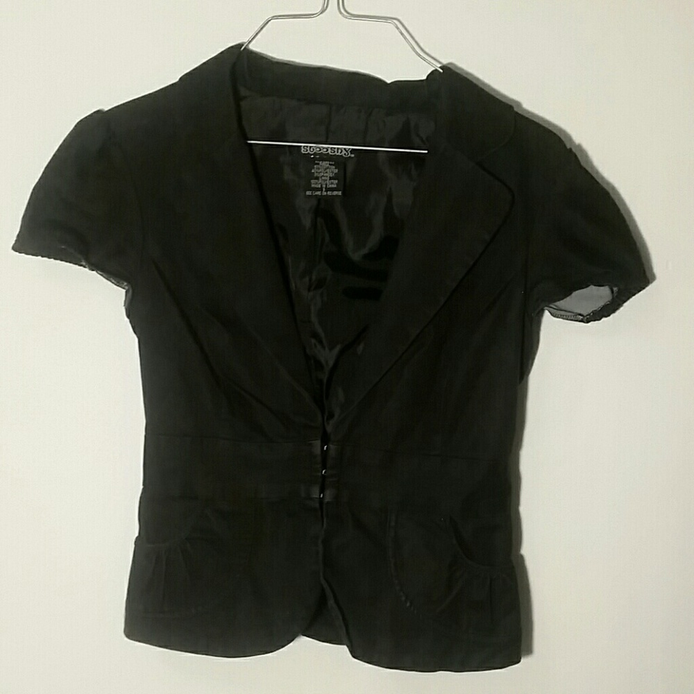 Short sleeved blazer